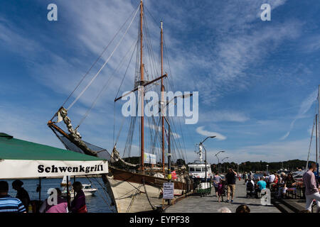 Eckernförde, Germania. Il 2 agosto, 2015. Impressioni dell'ultimo giorno dell'Piratenspektakel Eckernförde 2015 Credit: Björn Deutschmann/Alamy Live News Foto Stock