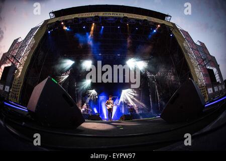 Milano, Italia. Il 15 luglio 2015. Il Kolors eseguire live a Milano © Roberto Finizio/Alamy Live News Foto Stock