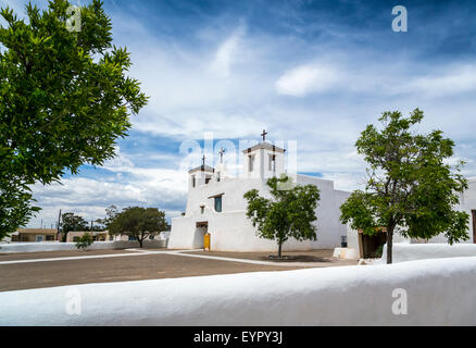 La Chiesa di Sant'Agostino in il pueblo di Isleta, Nuovo Messico, Stati Uniti d'America. Foto Stock