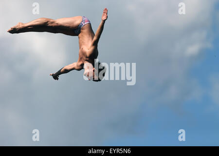 Kazan. Il 3° agosto 2015. Gary Hunt della Gran Bretagna compete durante gli uomini di alta dive eliminatorie a Campionati del Mondo di nuoto FINA a Kazan, Russia, 3 Agosto, 2015 Credit: Pavel Bednyakov/Xinhua/Alamy Live News Foto Stock