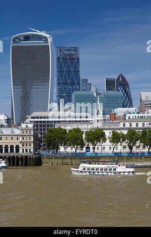 City of London Skyline - Vista dal lato sud del fiume guardando a Nord. Foto Stock