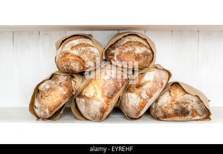 Vari realizzati tradizionalmente acida pane in una panetteria, DEVON REGNO UNITO Foto Stock
