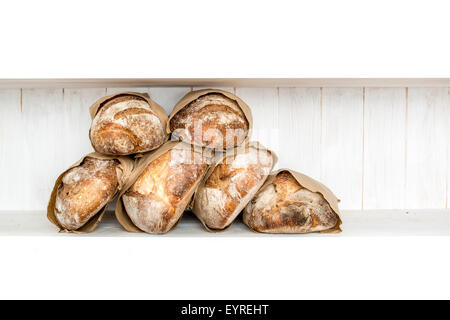 Vari realizzati tradizionalmente acida pane in una panetteria, DEVON REGNO UNITO Foto Stock