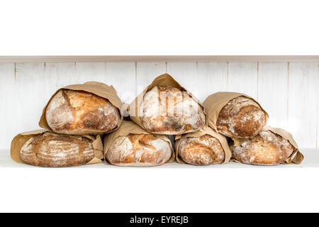 Vari realizzati tradizionalmente acida pane in una panetteria, DEVON REGNO UNITO Foto Stock