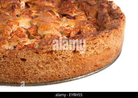 La nonna in casa torta di mele isolato su bianco Foto Stock