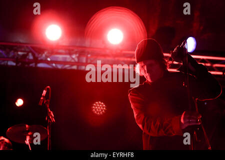 Penrith, Cumbria, Regno Unito. Il 2 agosto 2015. Mark Lanegan band suona dal vivo sul richiamo di un palco a Kendal chiamando 2015. Credito: Simon Newbury/Alamy Live News Foto Stock