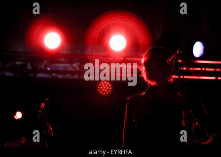 Penrith, Cumbria, Regno Unito. Il 2 agosto 2015. Mark Lanegan band suona dal vivo sul richiamo di un palco a Kendal chiamando 2015. Credito: Simon Newbury/Alamy Live News Foto Stock