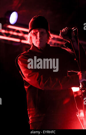 Penrith, Cumbria, Regno Unito. Il 2 agosto 2015. Mark Lanegan band suona dal vivo sul richiamo di un palco a Kendal chiamando 2015. Credito: Simon Newbury/Alamy Live News Foto Stock