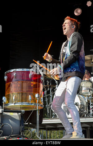 Chicago, Illinois, Stati Uniti d'America. 1 agosto, 2015. Musicista NICOLA PETRICCA di camminare la luna si esibisce dal vivo in Grant Park a Lollapalooza Music Festival di Chicago, Illinois © Daniel DeSlover/ZUMA filo/Alamy Live News Foto Stock