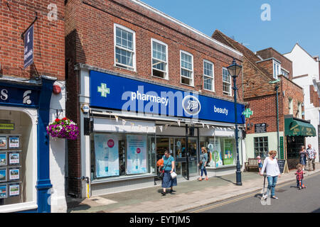 Stivali farmacia prodotti di bellezza High Street Hythe Kent REGNO UNITO Foto Stock