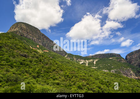 Serra da Leba, una catena montuosa in Angola con le impressionanti Leba strada di montagna e i suoi tornanti, nei pressi di Lubango Foto Stock