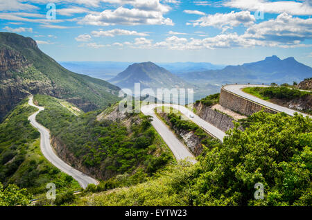 Serra da Leba, una catena montuosa in Angola con le impressionanti Leba strada di montagna e i suoi tornanti, nei pressi di Lubango Foto Stock