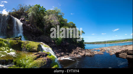 Bella cascata nella laguna di Canaima, il Parco Nazionale di Canaima, Venezuela, Sud America 2015 Foto Stock