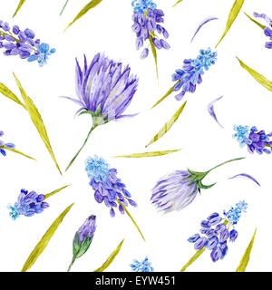 Seamless dipinte a mano illustrazione ad acquerello con fiori viola e foglie verdi su sfondo bianco Foto Stock