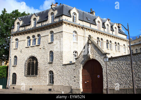 Interessante edificio sulla Rue du Chevalier de la Barre di Parigi, Francia. Foto Stock