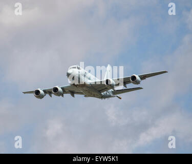 Un giapponese Kawasaki P-1 quattro-jet Pattuglia Marittima aeromobili battenti al 2015 Royal International Air Tattoo Foto Stock