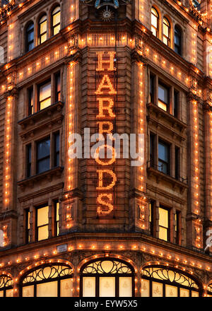 I grandi magazzini Harrods, Knightsbridge di Londra, Regno Unito. Foto Stock