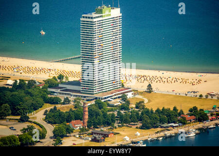 Bocca della trave e Hotel Maritim, grattacielo e punto di riferimento di Travemünde, Baia di Lubecca, Travemünde, Lubecca Foto Stock