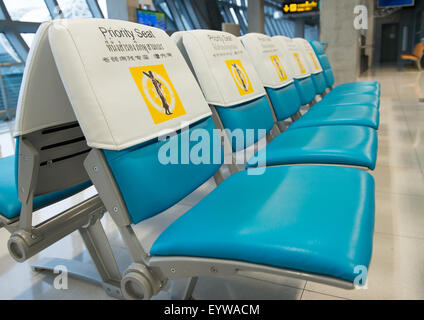 Sede di priorità per monaco in aeroporto Foto Stock