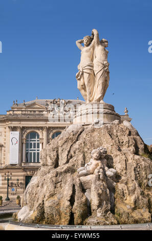 La statua di tre grazie a Place de la Comédie, Montpellier, Francia, Europa Foto Stock
