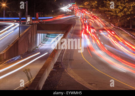 Storrow Drive con auto luci di notte Foto Stock