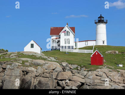Il faro Nubble, Cape Neddick, York, Maine, in una giornata di sole in estate. Foto Stock
