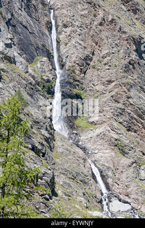 Torrent de Grand Lauson. Valnontey. Il Parco Nazionale del Gran Paradiso. Valle d'Aosta. Graian Alps. L'Italia. Foto Stock