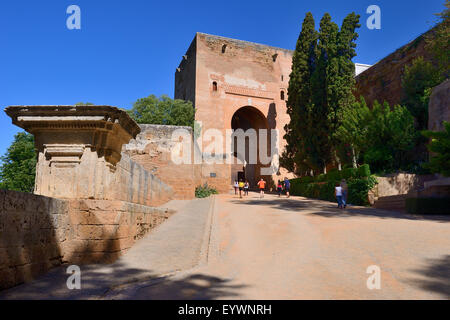 Puerta de la Justicia (gate di giustizia) entrata all'Alhambra Palace complesso in Granada, Andalusia, Spagna Foto Stock