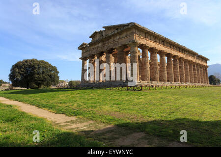 Tempio di Nettuno, 450 BC, il più grande e meglio conservato il tempio greco a Paestum, Sito Patrimonio Mondiale dell'UNESCO, Campania, Italia Foto Stock