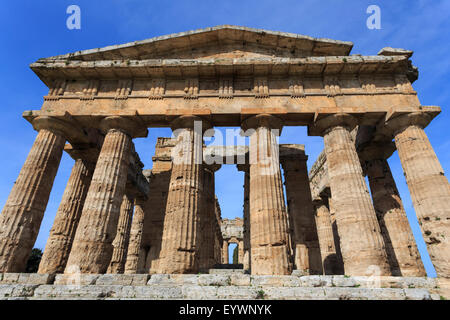 Tempio di Nettuno, 450 BC, il più grande e meglio conservato il tempio greco a Paestum, Sito Patrimonio Mondiale dell'UNESCO, Campania, Italia Foto Stock