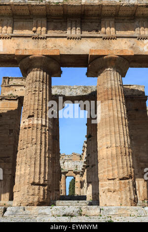 Tempio di Nettuno, 450 BC, il più grande e meglio conservato il tempio greco a Paestum, Sito Patrimonio Mondiale dell'UNESCO, Campania, Italia Foto Stock