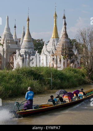 I turisti su una barca nel Lago Inle, Stato Shan, Myanmar (Birmania), Asia Foto Stock