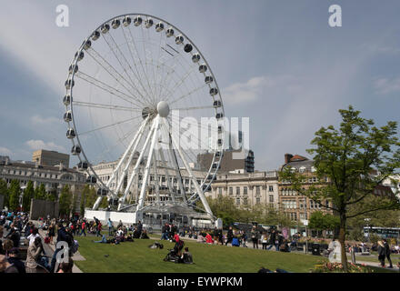 La ruota di Manchester Piccadilly Gardens, Manchester, Inghilterra, Regno Unito, Europa Foto Stock