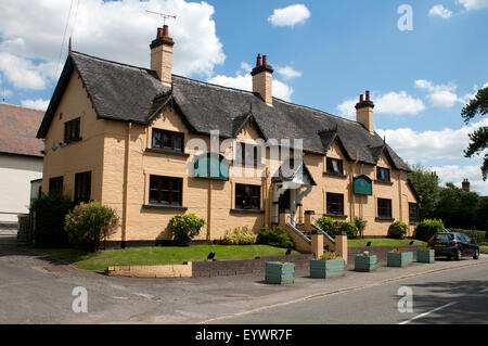 Il Golden Lion Hotel, Easenhall, Warwickshire, Inghilterra, Regno Unito Foto Stock