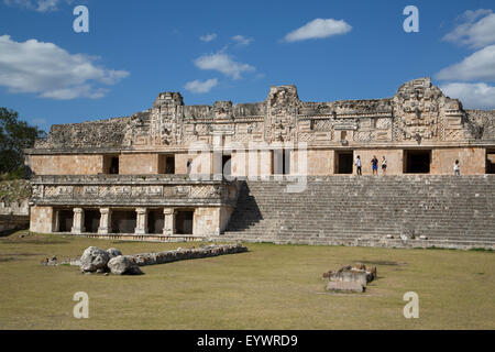 Le monache un quadrangolo Uxmal, archeologici Maya, sito Patrimonio Mondiale dell Unesco, Yucatan, Messico, America del Nord Foto Stock