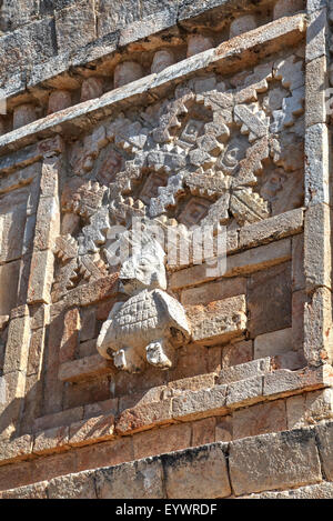 Rilievo in stucco, monache un quadrangolo Uxmal, archeologici Maya, sito Patrimonio Mondiale dell Unesco, Yucatan, Messico, America del Nord Foto Stock