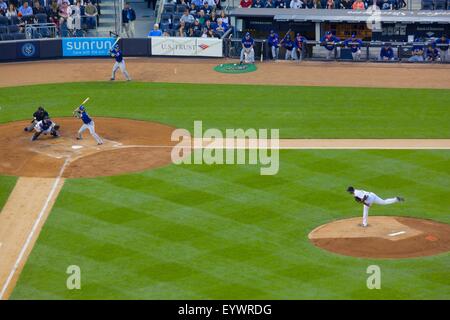 Il baseball in the Yankee Stadium, il Bronx, New York, Stati Uniti d'America, America del Nord Foto Stock