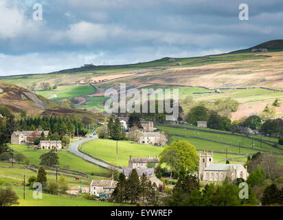 Vista del villaggio di Langthwaite in Arkengarthdale, nello Yorkshire, Inghilterra, Regno Unito, Europa Foto Stock