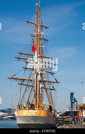 Tall Ship Kaskelot ormeggiato a Poole Quay, Dorset in aprile Foto Stock