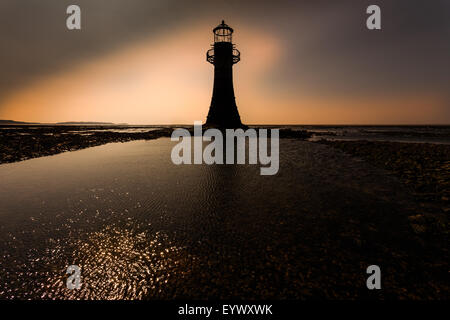 Whitford lighthouse North Gower una ghisa faro costruito nel 1865 per contrassegnare i banchi di Whitford punto Foto Stock