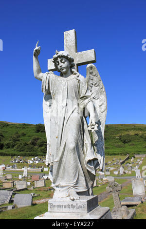 Angelic Headstone in St Tudno nel cimitero, Great Orme, Llandudno, Galles Foto Stock