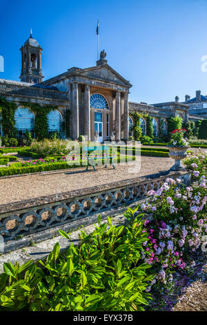 La terrazza della struttura Bowood House nel Wiltshire. Foto Stock