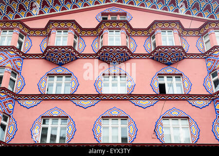 Lubiana, Slovenia. La facciata della Banca cooperativa (Zadruzna gospodarska banka) progettata dall architetto Ivan Vurnik, 1884-1971. Foto Stock