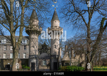 Powis Gate presso l'Università di Aberdeen, Scozia, Regno Unito, Europa Foto Stock