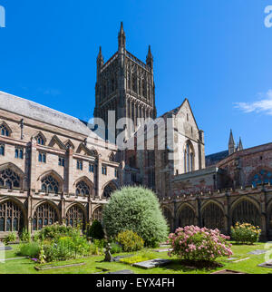 La Cattedrale dal chiostro, Worcester, Worcestershire, England, Regno Unito Foto Stock