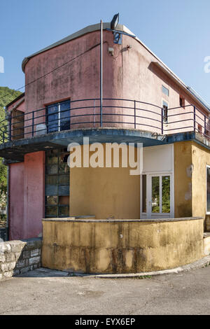 Rasa (Raša), Istria, Croazia. Un modernista città mineraria costruita nel 1936-7 sotto Mussolini il regime fascista Foto Stock