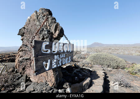 L'ingresso per la Cueva de los Verdes grotte a Lanzarote, Isole canarie, Spagna. Le grotte sono un tubo di lava sono una grande attrazione turistica Foto Stock