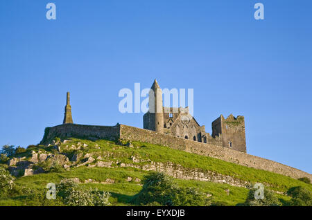 Rocca di Cashel, sito della cittadella monastica dal 4 al XII secolo, Cashel, nella contea di Tipperary, Irlanda Foto Stock