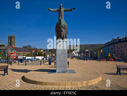 La scultura di San Brendan, Bantry Town Center, County Cork, Irlanda Foto Stock
