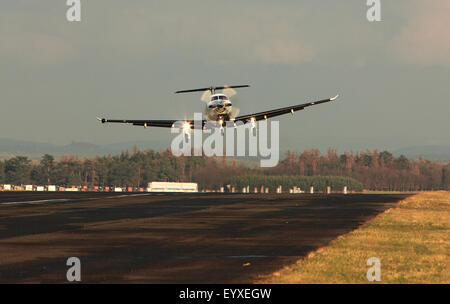 Singolo aeromobile a turboelica aerei di atterraggio, girato sui velivoli Pribram, 25 novembre 2010 Foto Stock